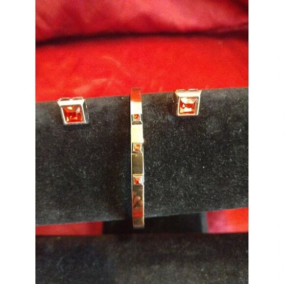 Gold tone bangle bracelet and matching earrings with simulated garnet accents - Picture 1 of 2
